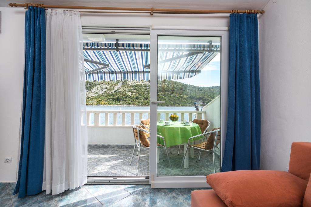 Apartments Mirko Vinišće Oda fotoğraf
