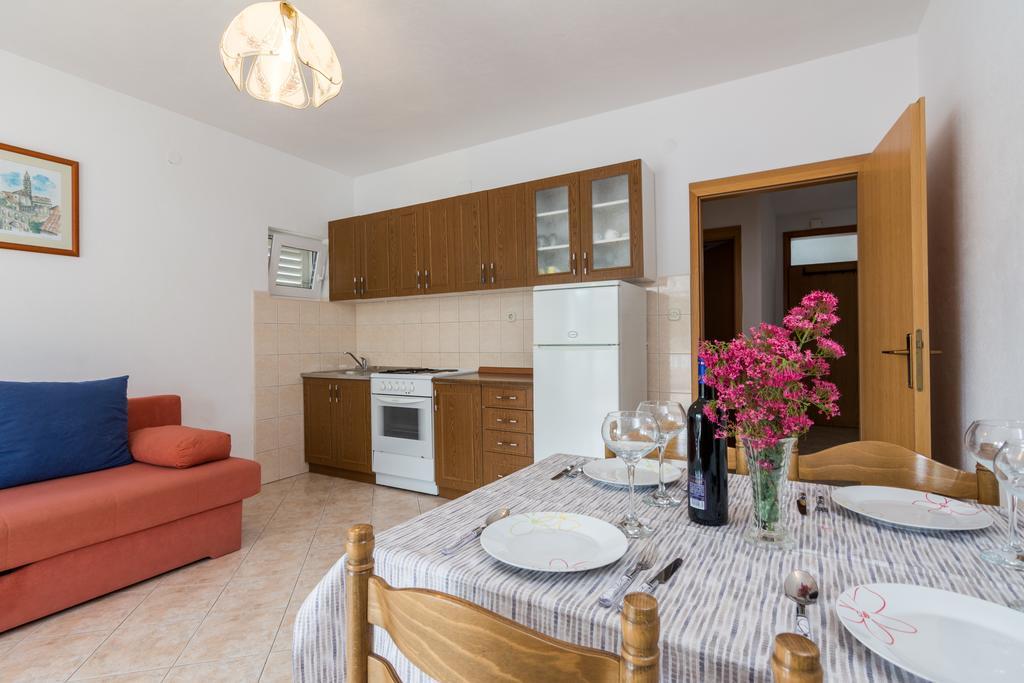 Apartments Mirko Vinišće Oda fotoğraf